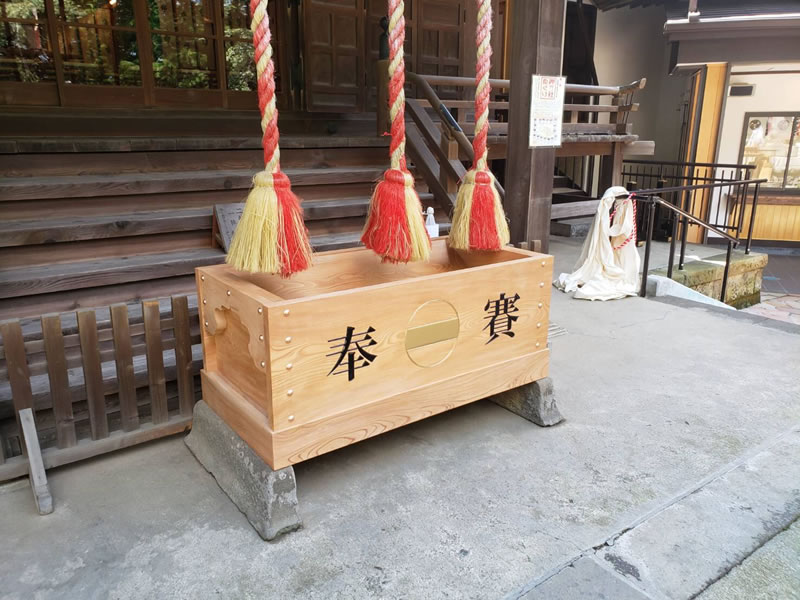 神社賽銭箱1